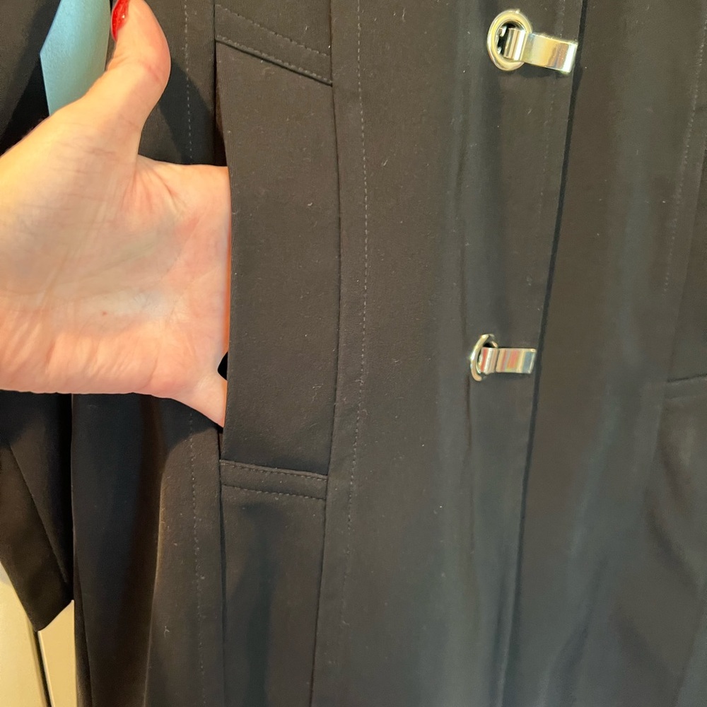 London fog hooded rain jacket in black. Small petite. - Picture 9 of 11